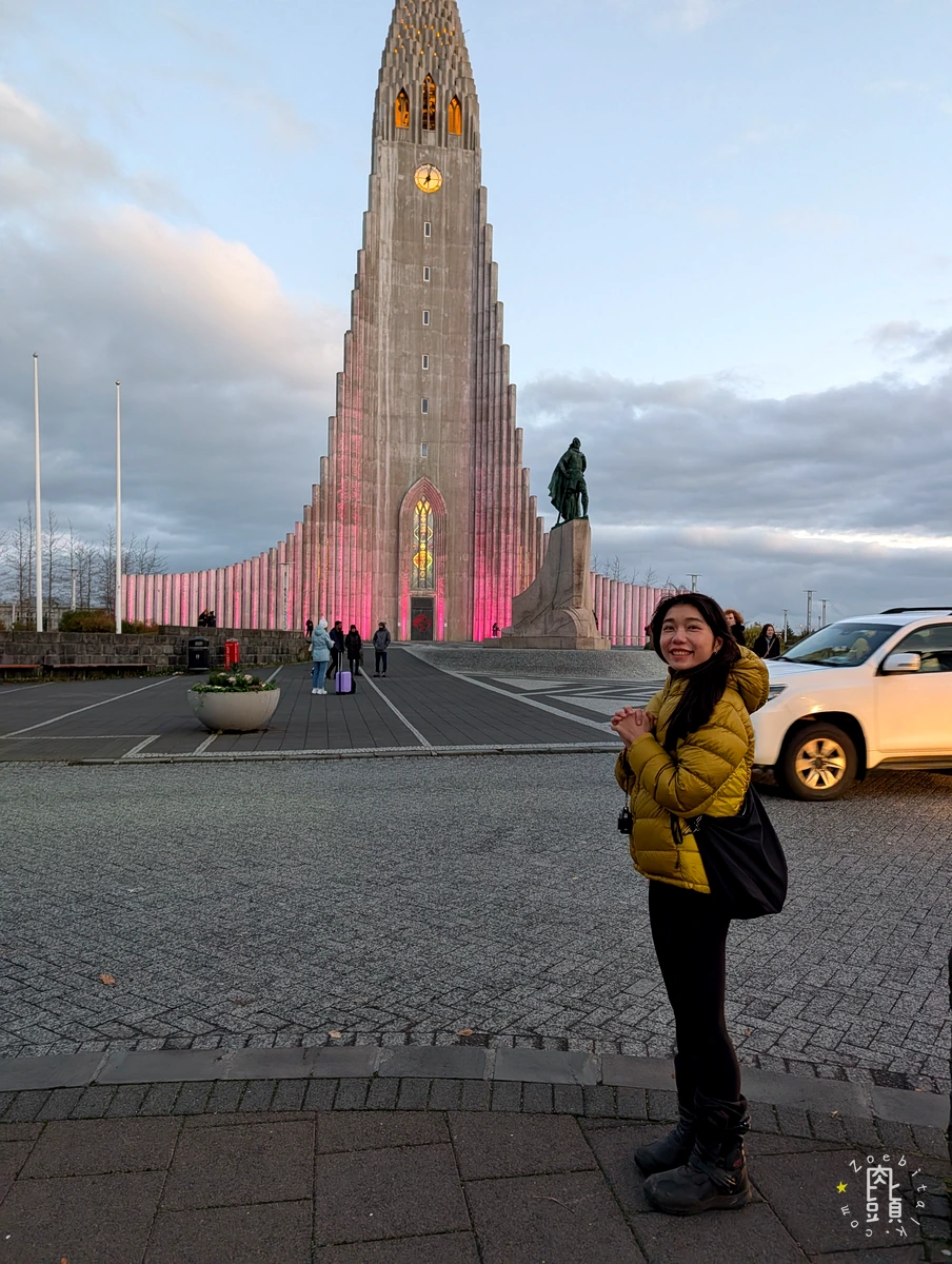 雷克雅維克 Hallgrímskirkja 哈爾格林姆教堂與旅行者
