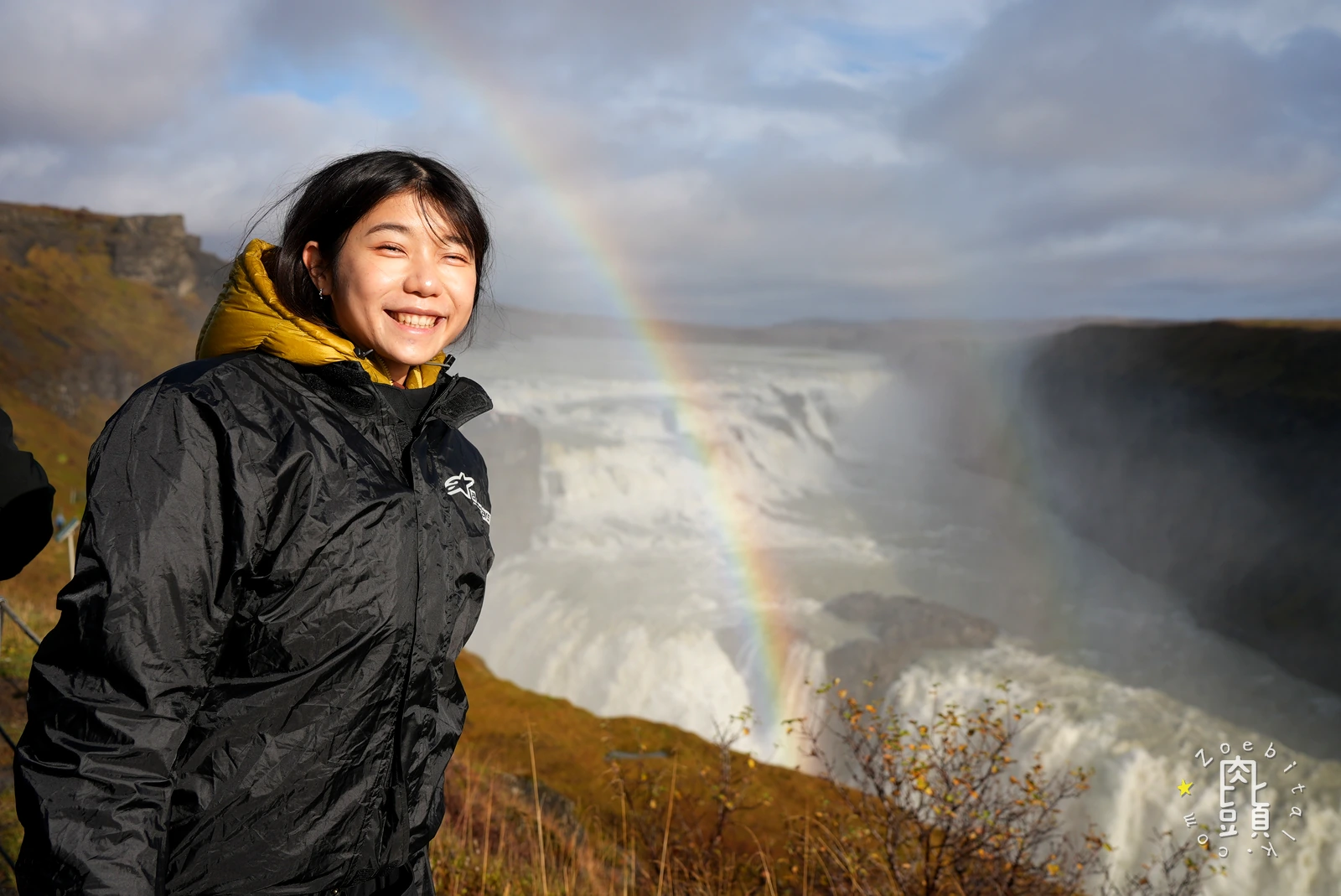 Gullfoss 黃金瀑布、彩虹與強風吹起的水霧