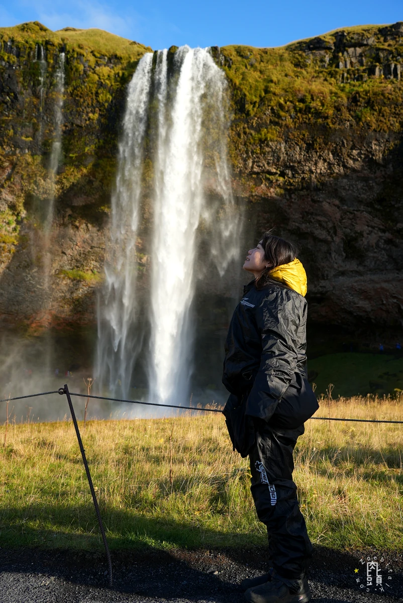 Seljalandsfoss 瀑布後方步道與防水裝備