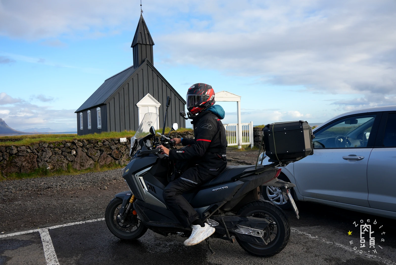 Búðakirkja 黑教堂前的冰島機車騎士