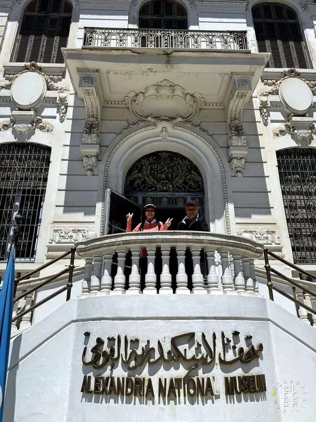 亞歷山大國家博物館的外觀，從街道走進去後才開始按樓層讀城市歷史