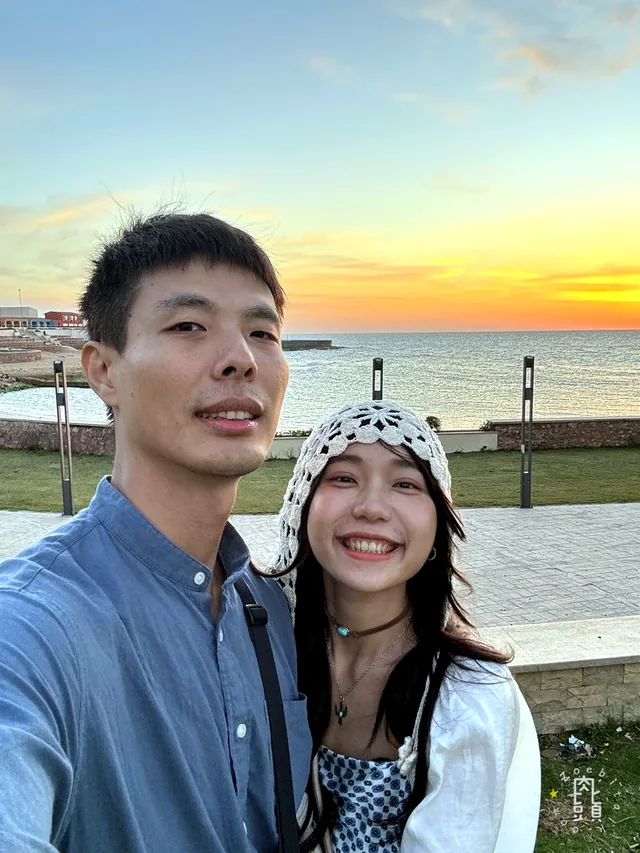 在宮殿外圍停下來拍最後幾張照片，傍晚光線把建築染得更暖