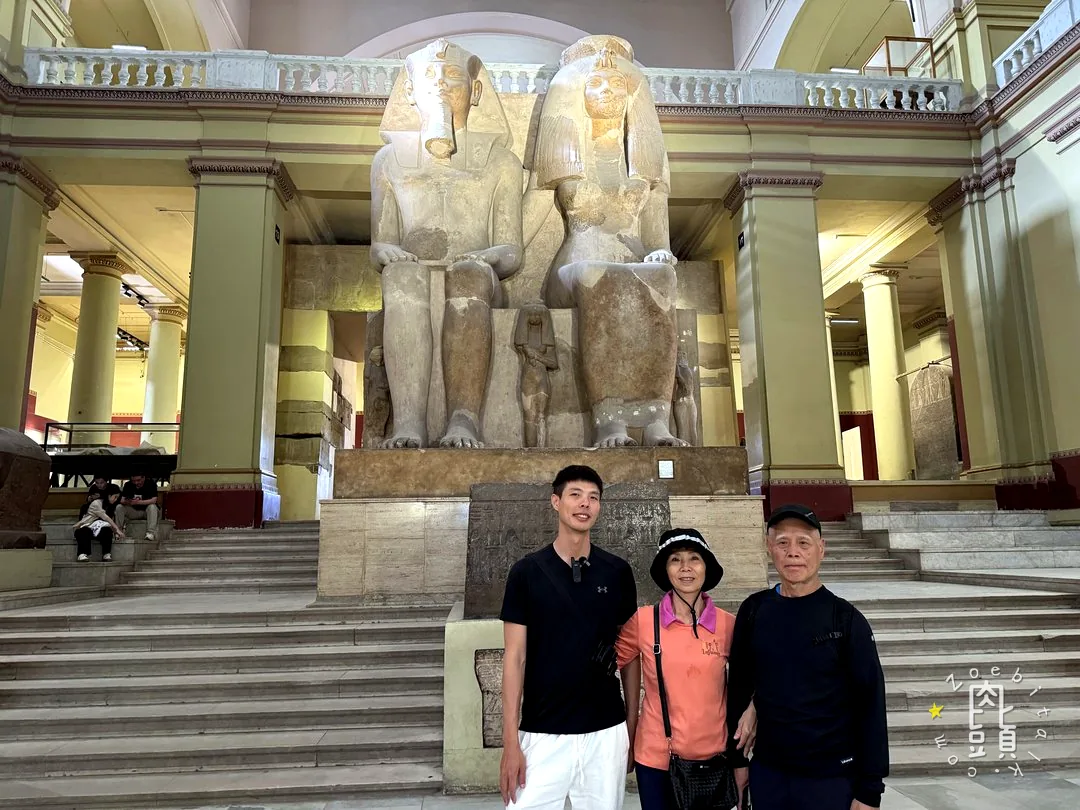 博物館挑高的長廊塞滿展品,數量多到一個下午根本不可能全部理解