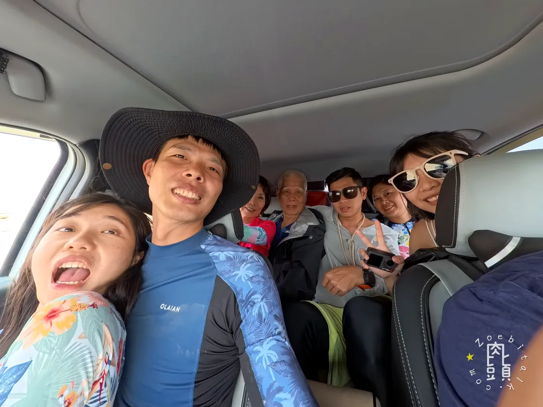 沒有出海以後，我們站在公路旁重新找交通方式